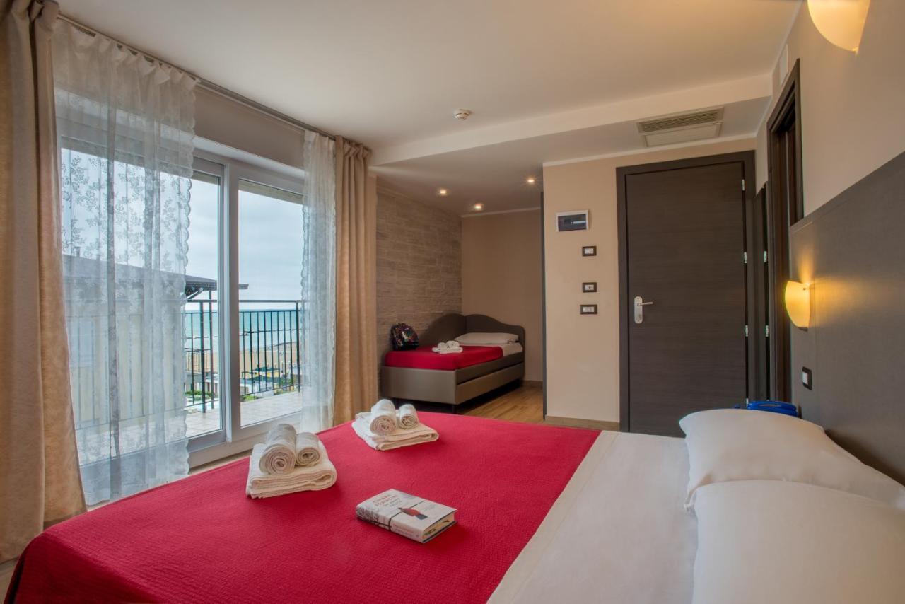 Hotel London Cattolica Exteriör bild